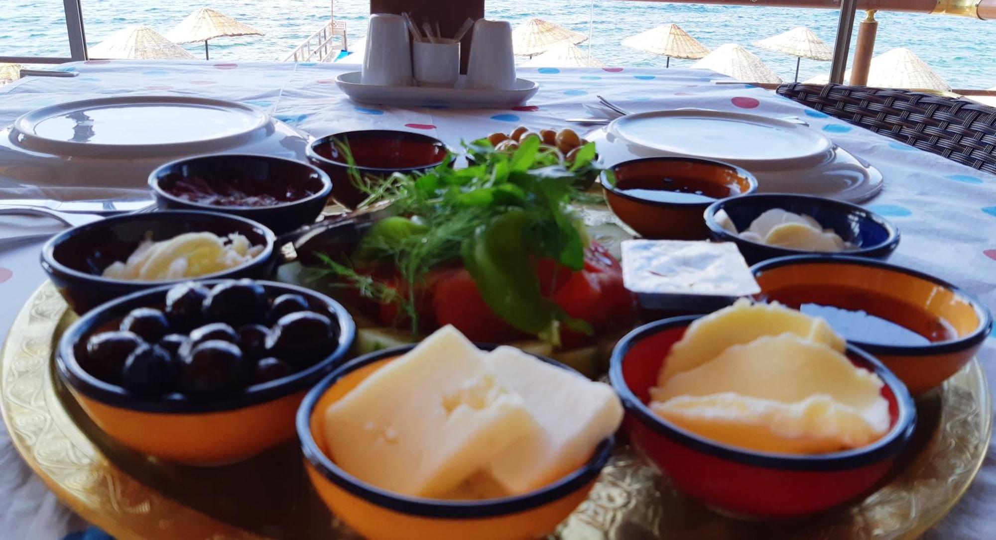 Assos Nazan Motel Restoran Beach Sokakagzi Luaran gambar