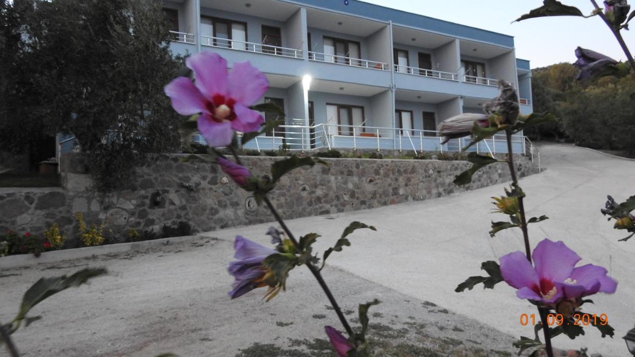 Assos Nazan Motel Restoran Beach Sokakagzi Luaran gambar